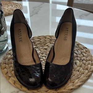 Anyi Lu Dark Textured Heels Patent Leather Shoes size 9